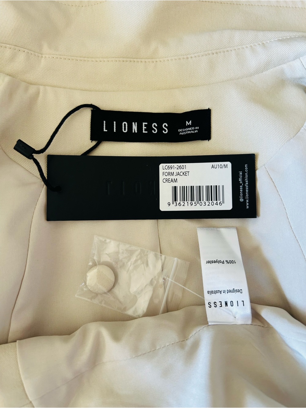 Lioness NWT Form Jacket Medium Cream Button Front Long Sleeves - Picture 6 of 7